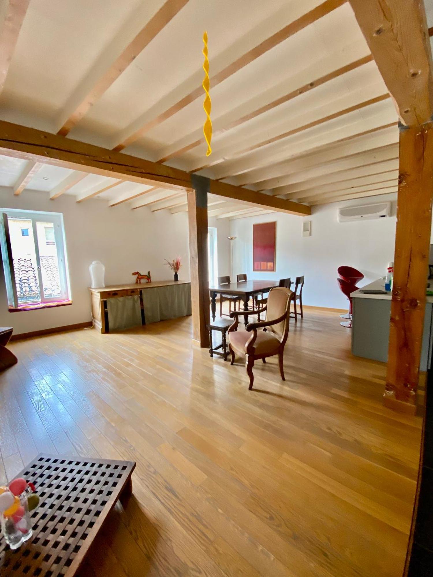 Medieval Avignon, Calm, Stunning & Spacious 60m2 Apartment Avignon